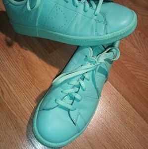 Turquoise/Teal Nike Court Royale 2's